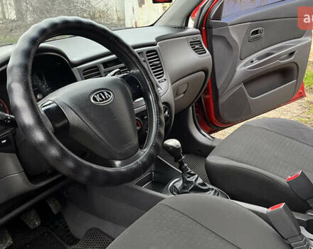 Красный Киа Рио, объемом двигателя 1.49 л и пробегом 198 тыс. км за 3999 $, фото 14 на Automoto.ua