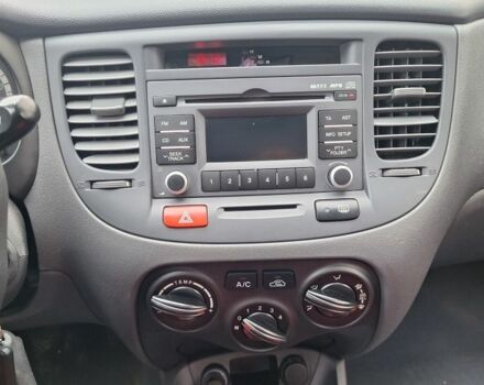 Красный Киа Рио, объемом двигателя 1.4 л и пробегом 180 тыс. км за 4750 $, фото 12 на Automoto.ua