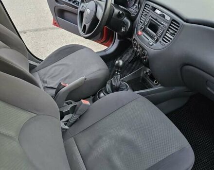 Красный Киа Рио, объемом двигателя 1.4 л и пробегом 180 тыс. км за 4500 $, фото 15 на Automoto.ua