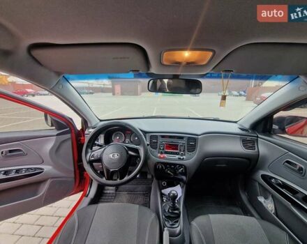 Червоний Кіа Ріо, об'ємом двигуна 1.4 л та пробігом 275 тис. км за 4200 $, фото 5 на Automoto.ua