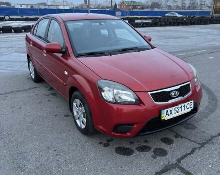 Красный Киа Рио, объемом двигателя 1.4 л и пробегом 180 тыс. км за 4500 $, фото 2 на Automoto.ua