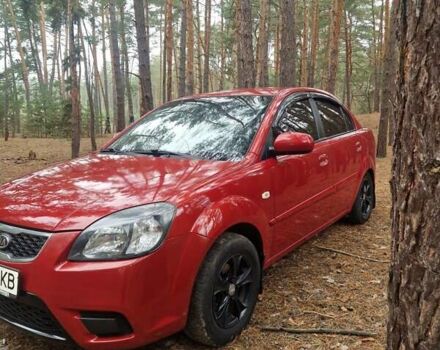 Красный Киа Рио, объемом двигателя 1.4 л и пробегом 275 тыс. км за 4250 $, фото 5 на Automoto.ua