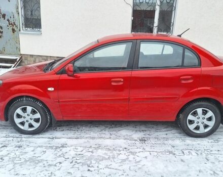Красный Киа Рио, объемом двигателя 1.4 л и пробегом 180 тыс. км за 4750 $, фото 2 на Automoto.ua
