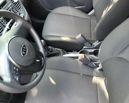 Червоний Кіа Ріо, об'ємом двигуна 1.4 л та пробігом 17 тис. км за 8000 $, фото 2 на Automoto.ua