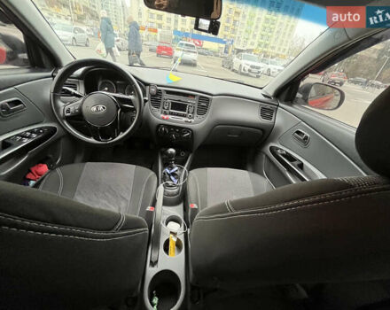 Червоний Кіа Ріо, об'ємом двигуна 1.4 л та пробігом 179 тис. км за 5400 $, фото 5 на Automoto.ua
