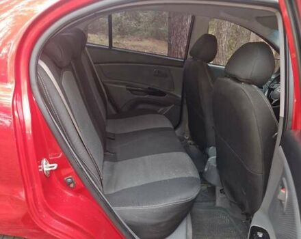 Красный Киа Рио, объемом двигателя 1.4 л и пробегом 275 тыс. км за 4250 $, фото 1 на Automoto.ua