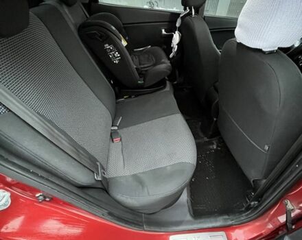 Червоний Кіа Ріо, об'ємом двигуна 1.4 л та пробігом 212 тис. км за 6000 $, фото 8 на Automoto.ua