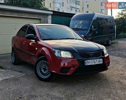 Красный Киа Рио, объемом двигателя 1.4 л и пробегом 300 тыс. км за 4200 $, фото 1 на Automoto.ua