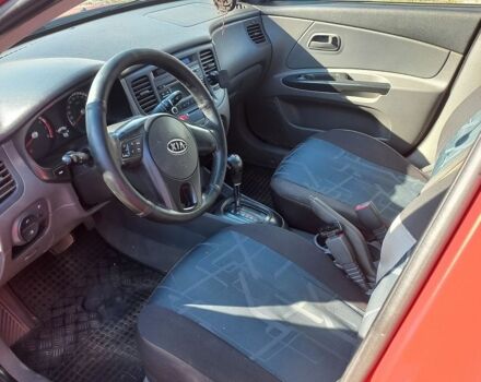 Красный Киа Рио, объемом двигателя 1.4 л и пробегом 198 тыс. км за 7500 $, фото 7 на Automoto.ua