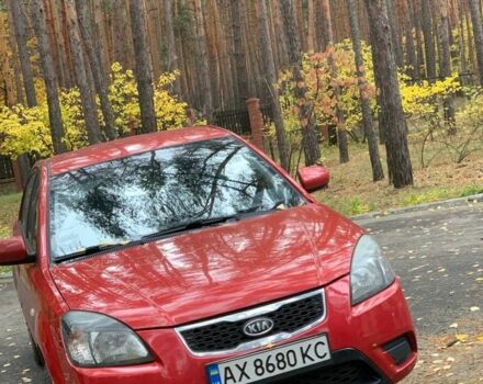 Красный Киа Рио, объемом двигателя 1.4 л и пробегом 213 тыс. км за 5000 $, фото 1 на Automoto.ua