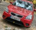 Красный Киа Рио, объемом двигателя 1.4 л и пробегом 213 тыс. км за 5000 $, фото 1 на Automoto.ua