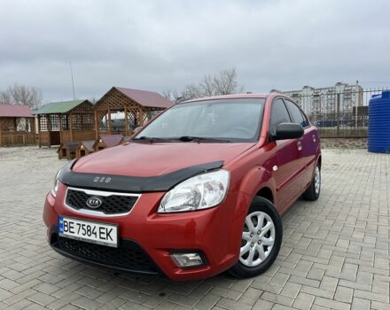 Червоний Кіа Ріо, об'ємом двигуна 1.4 л та пробігом 250 тис. км за 3800 $, фото 1 на Automoto.ua