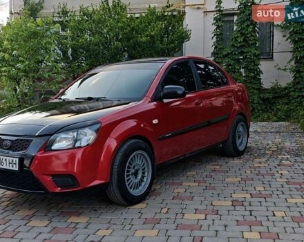 Красный Киа Рио, объемом двигателя 1.4 л и пробегом 300 тыс. км за 4200 $, фото 5 на Automoto.ua