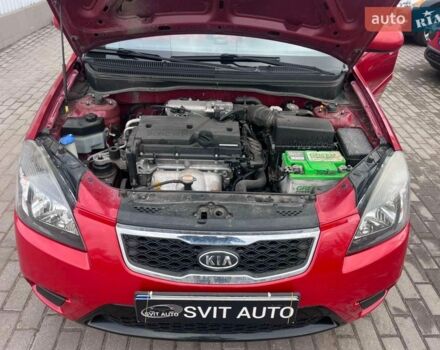 Красный Киа Рио, объемом двигателя 1.4 л и пробегом 113 тыс. км за 5100 $, фото 25 на Automoto.ua
