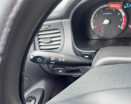 Красный Киа Рио, объемом двигателя 1.4 л и пробегом 113 тыс. км за 5100 $, фото 21 на Automoto.ua