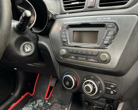 Червоний Кіа Ріо, об'ємом двигуна 1.4 л та пробігом 165 тис. км за 4500 $, фото 5 на Automoto.ua