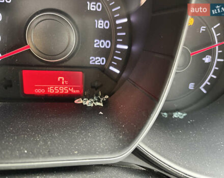 Червоний Кіа Ріо, об'ємом двигуна 1.4 л та пробігом 165 тис. км за 4500 $, фото 7 на Automoto.ua