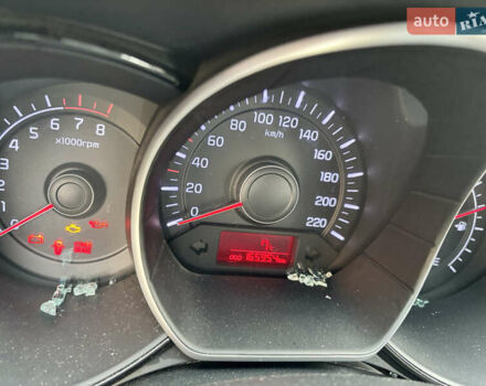 Червоний Кіа Ріо, об'ємом двигуна 1.4 л та пробігом 165 тис. км за 4500 $, фото 6 на Automoto.ua