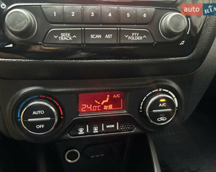 Красный Киа Рио, объемом двигателя 1.6 л и пробегом 35 тыс. км за 10350 $, фото 4 на Automoto.ua