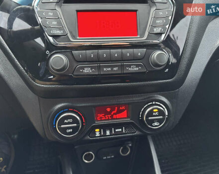 Червоний Кіа Ріо, об'ємом двигуна 1.6 л та пробігом 35 тис. км за 9998 $, фото 19 на Automoto.ua
