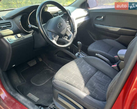 Красный Киа Рио, объемом двигателя 1.6 л и пробегом 180 тыс. км за 6500 $, фото 7 на Automoto.ua