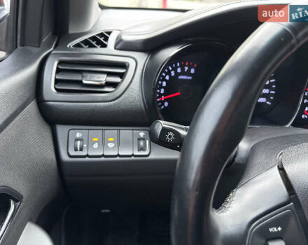 Красный Киа Рио, объемом двигателя 1.59 л и пробегом 35 тыс. км за 9950 $, фото 25 на Automoto.ua