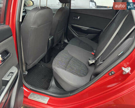 Червоний Кіа Ріо, об'ємом двигуна 1.6 л та пробігом 35 тис. км за 9998 $, фото 23 на Automoto.ua