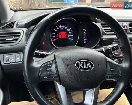 Красный Киа Рио, объемом двигателя 1.59 л и пробегом 35 тыс. км за 9970 $, фото 6 на Automoto.ua