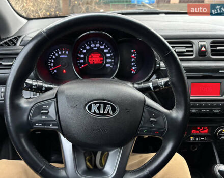 Красный Киа Рио, объемом двигателя 1.59 л и пробегом 35 тыс. км за 9999 $, фото 7 на Automoto.ua