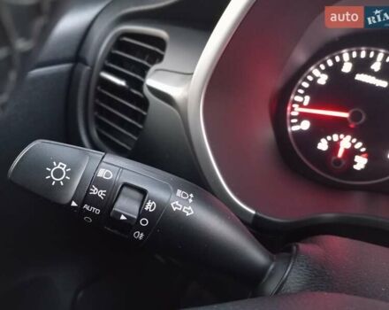 Червоний Кіа Ріо, об'ємом двигуна 1.59 л та пробігом 49 тис. км за 15750 $, фото 9 на Automoto.ua