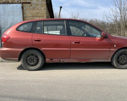 Красный Киа Рио, объемом двигателя 1.5 л и пробегом 380 тыс. км за 2150 $, фото 2 на Automoto.ua