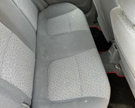 Красный Киа Рио, объемом двигателя 1.5 л и пробегом 380 тыс. км за 2150 $, фото 7 на Automoto.ua