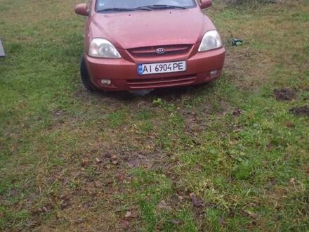 Красный Киа Рио, объемом двигателя 1.5 л и пробегом 320 тыс. км за 1300 $, фото 1 на Automoto.ua