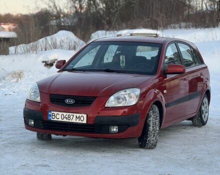 Красный Киа Рио, объемом двигателя 1.6 л и пробегом 175 тыс. км за 5000 $, фото 1 на Automoto.ua