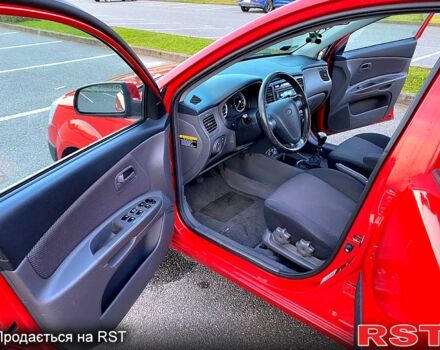 Красный Киа Рио, объемом двигателя 1.6 л и пробегом 194 тыс. км за 5500 $, фото 1 на Automoto.ua