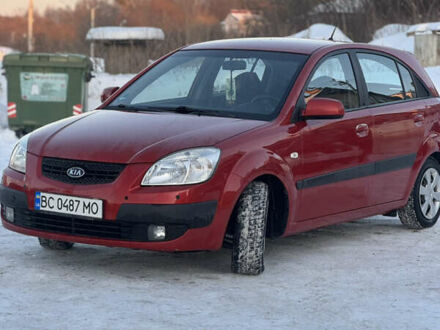 Красный Киа Рио, объемом двигателя 1.6 л и пробегом 178 тыс. км за 5000 $, фото 1 на Automoto.ua