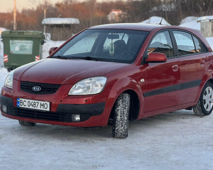 Красный Киа Рио, объемом двигателя 1.6 л и пробегом 178 тыс. км за 5000 $, фото 1 на Automoto.ua
