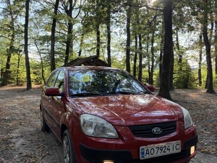 Красный Киа Рио, объемом двигателя 1.4 л и пробегом 280 тыс. км за 4002 $, фото 1 на Automoto.ua