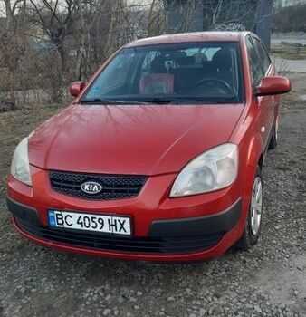 Красный Киа Рио, объемом двигателя 1.5 л и пробегом 263 тыс. км за 3500 $, фото 1 на Automoto.ua