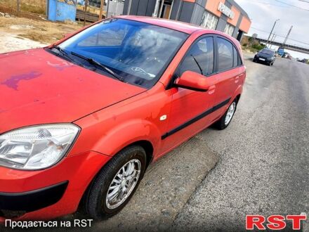 Красный Киа Рио, объемом двигателя 1.6 л и пробегом 261 тыс. км за 2700 $, фото 1 на Automoto.ua