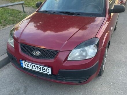 Красный Киа Рио, объемом двигателя 1.4 л и пробегом 249 тыс. км за 2600 $, фото 1 на Automoto.ua