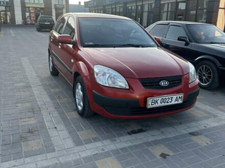 Красный Киа Рио, объемом двигателя 1.4 л и пробегом 246 тыс. км за 5700 $, фото 1 на Automoto.ua