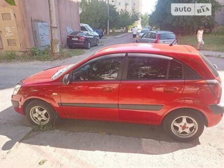 Киа Рио 2006 в Сумах на Automoto.ua Красный Киа Рио, объемом двигателя 1.4 л и пробегом 217 тыс. км за 4400 $, фото 1 на Automoto.ua