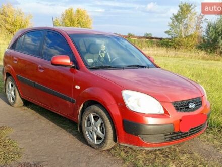 Красный Киа Рио, объемом двигателя 1.4 л и пробегом 202 тыс. км за 5400 $, фото 1 на Automoto.ua