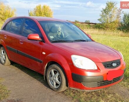 Красный Киа Рио, объемом двигателя 1.4 л и пробегом 202 тыс. км за 5400 $, фото 1 на Automoto.ua