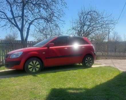 Красный Киа Рио, объемом двигателя 1.4 л и пробегом 231 тыс. км за 3500 $, фото 1 на Automoto.ua