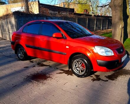 Красный Киа Рио, объемом двигателя 1.4 л и пробегом 270 тыс. км за 3300 $, фото 1 на Automoto.ua