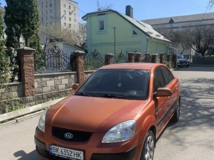 Красный Киа Рио, объемом двигателя 1.5 л и пробегом 377 тыс. км за 3300 $, фото 1 на Automoto.ua