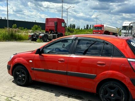 Красный Киа Рио, объемом двигателя 1.4 л и пробегом 257 тыс. км за 5300 $, фото 1 на Automoto.ua