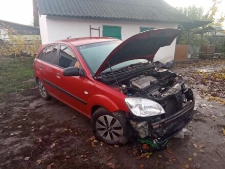Киа Рио 2007 в Хороле на Automoto.ua Красный Киа Рио, объемом двигателя 1 л и пробегом 220 тыс. км за 1800 $, фото 1 на Automoto.ua